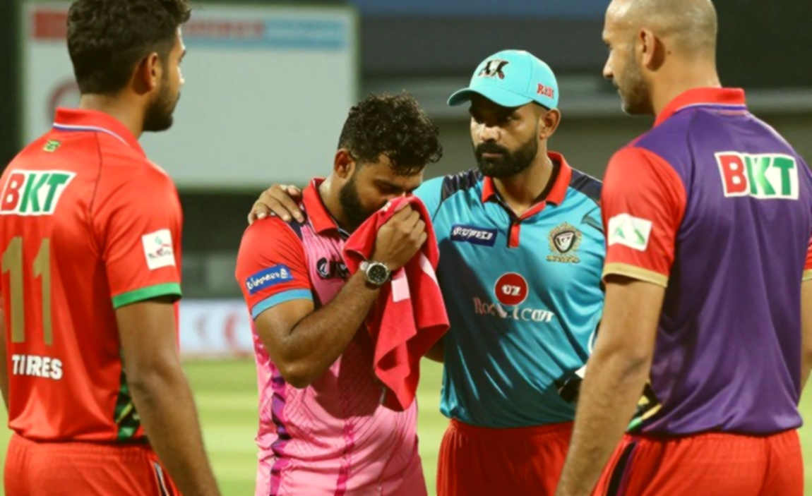 शादाब खान का 113 और दसवें विकेट की 89 रन की साझेदारी: 154/9 से पाकिस्तान ने इंग्लैंड को हराया, फ़ाइनल में जगह पक्की शादाब खान का 113 और दसवें विकेट की 89 रन की साझेदारी: 154/9 से पाकिस्तान ने इंग्लैंड को हराया, फ़ाइनल में जगह पक्की